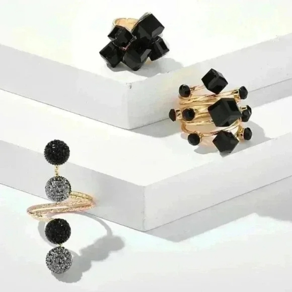 Elegant Black and Gold Women's Ring - Picture 4 of 4